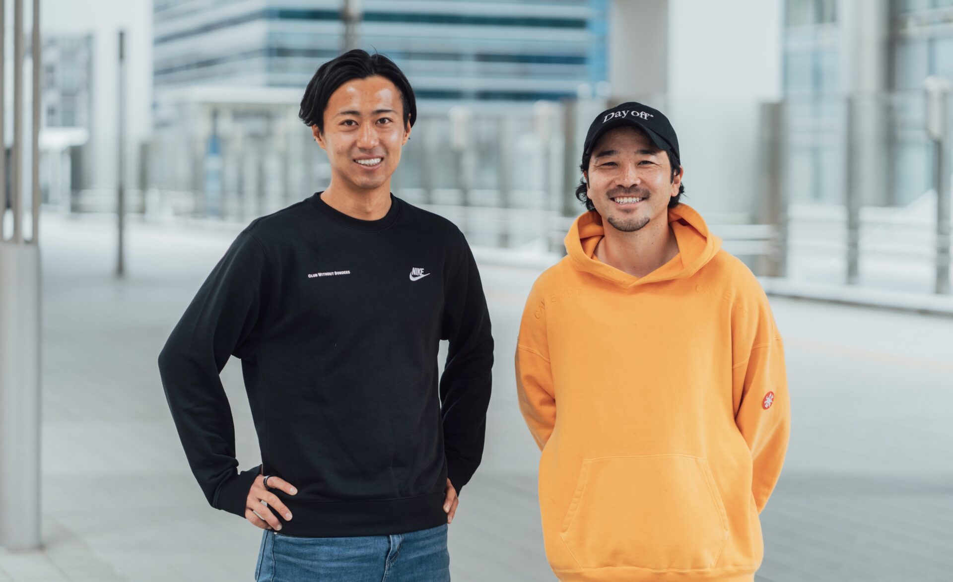 大手広告代理店で働く元Jリーガー近藤貫太が、かつての“戦友”小谷光毅